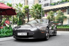 Bắt gặp phiên bản mui trần của Aston Martin V8 Vantage trên đường phố