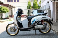 Honda Scoopy độ sang trọng với những món đồ chơi hàng hiệu