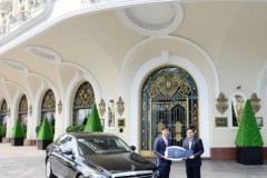 Mercedes-Benz Việt Nam chính thức bàn giao E 200 thế hệ mới cho khách sạn Majestic Sài Gòn