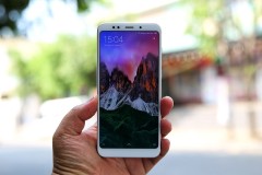 Đập hộp Xiaomi Redmi 5 Plus với giá 3.9 triệu đồng