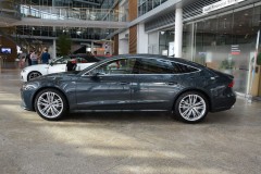 Chiêm ngưỡng Audi A7 Sportback 2019 hoàn toàn mới với màu xanh Triton Blue Metallic