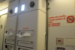 Nữ sinh 17 tuổi hút thuốc trên máy bay bị phạt 2 triệu đồng
