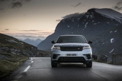 Range Rover Velar lọt Top 3 đề cử hạng mục Mẫu xe của năm và Thiết kế xe của năm