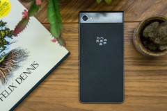 Lộ diện hình ảnh render BlackBerry Ghost không đi theo xu hướng tai thỏ