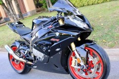 BMW S1000RR độ đầy lôi cuốn với những option đồ chơi