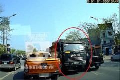 Bức xúc cảnh xe tải ngang nhiên lao vào đường ngược chiều ở Hà Nội