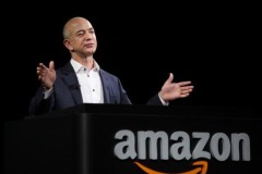 CEO Amazon Jeff Bezos là tỷ phú giàu nhất thế giới với 112 tỉ USD