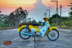 Honda Cub độ với option đồ chơi kiểng giá trị của biker Thailand