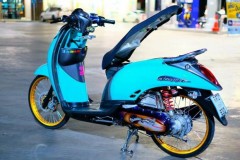 Honda Scoopy độ ấn tượng của 1 biker đến từ xứ sở chùa vàng