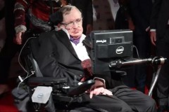 Nhà khoa học vũ trụ Stephen Hawking đã qua đời ở tuổi 76