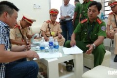 Tài xế đầu tiên bị phạt vì dừng quá 5 phút tại BOT Quốc lộ 91