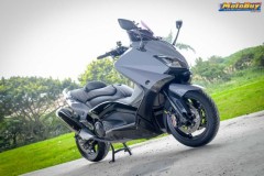 Yamaha TMAX lột xác cứng cáp qua version Gray Wolf