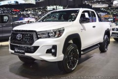 Toyota ra mắt bản facelift cao cấp nhất Hilux Revo Rocco