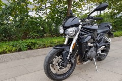 Street Triple S: Dòng naked-bike tầm trung với động cơ vừa đủ