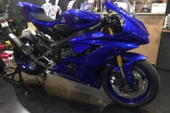 Yamaha R6 vẻ đẹp hiếu chiến qua hình thái áo đấu