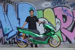 PCX 150 độ mang sự đẳng cấp cho người xem với tone màu Xanh Chrome