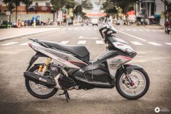 Air Blade độ mang vẻ đẹp táo bạo với đôi chân đánh cắp từ Honda Click