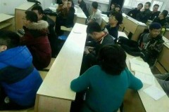 Đánh bạn ngã từ tầng 2 xuống đất vì nhắc nhở không được chơi game trong giờ học