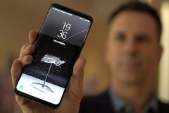 Galaxy S10 có cảm biến vân tay nhúng vào màn hình và  camera TrueDepth