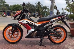 Sonic 150r Repsol độ đơn giản với loạt đồ chơi ở ghi đông