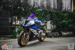 BMW S1000RR tạo dáng khiêu gợi trong bộ ảnh hoàng hôn