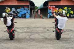 Cặp đôi Stunter biểu diễn Benelli TNT135 đầy điêu luyện với nhiều góc nhìn