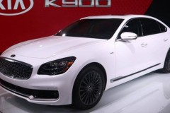 Cùng nền tảng với Genesis G90 nhưng Kia K900 2019 có giá mềm hơn