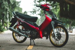 Suzuki Revo độ bí ẩn với tone đỏ xám cùng những món đồ chơi kiểng