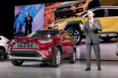 Toyota giữ quan điểm trung lập trong việc mở rộng dòng sản phẩm cho RAV4