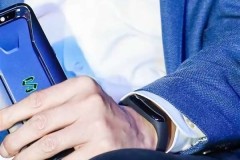 Xiaomi nhá hàng poster quảng cáo của Mi Band 3 trên Twitter của hãng