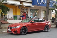 BMW M4 Coupe màu đỏ gây sự chú ý khi xuất hiện trên phố