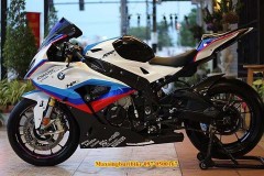 BMW S1000RR lộng lẫy hơn với loạt phụ kiện đồ chơi