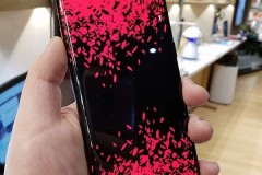 Chiêm ngưỡng cận cảnh Galaxy S Light Luxury phiên bản đỏ tía