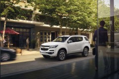 Chevrolet Trailblazer 2018 có giá từ 809 triệu, cạnh tranh với Toyota Fortuner