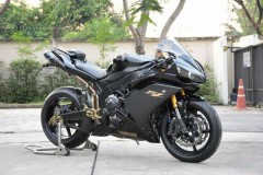 Chiêm ngưỡng dung nhan huyền thoại Yamaha R1 2k8 vang bóng một thời
