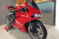 Ducati 899 Panigale lôi cuốn hơn với dàn chân chói lòa