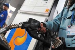 Giá xăng, dầu bán lẻ trong nước đồng loạt tăng 500-678 đồng một lí