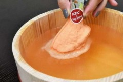 KFC và chiến dịch “Bom gà rán” giáng sinh độc đáo