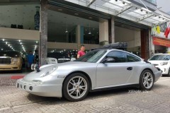 Bắt gặp Porsche 911 Carrera trên đường phố Sài Gòn
