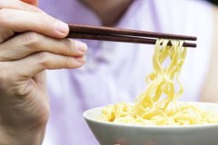 Mì ăn liền - "kẻ giết người" thầm lặng đáng sợ