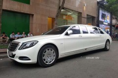 Mercedes-Maybach S600 Pullman độc nhất Việt Nam "khoe dáng" trước cửa khách sạn Sheraton