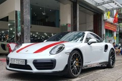 Bắt gặp siêu xe thể thao Porsche 911 Turbo S giá 14,5 trên phố Sài Gòn