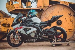 Siêu phẩm BMW S1000RR phô diễn vẻ đẹp trên đất Việt