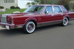 Xế cổ hạng sang Lincoln Continental Mark VI trong MV “Chạy ngay đi” của Sơn Tùng