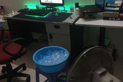 Trời nóng không có điều hoà và đây là sáng kiến 'quặn ruột' của game thủ Việt để ngồi chơi game vẫn mát