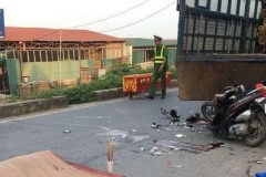 Va chạm với xe chở gỗ đỗ bên đường, 2 người đi xe máy tử vong