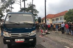 Va chạm với xe tải, 2 người đi xe máy thương vong