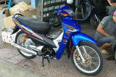 Wave độ của chàng Biker miền Tây được trang bị nhiều đồ chơi quen mắt