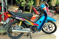 Wave độ dàn đồ chơi kết hợp cùng biển số 'san bằng tất cả'