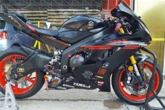 Yamaha R6 đậm chất chơi với tone màu Black-Red